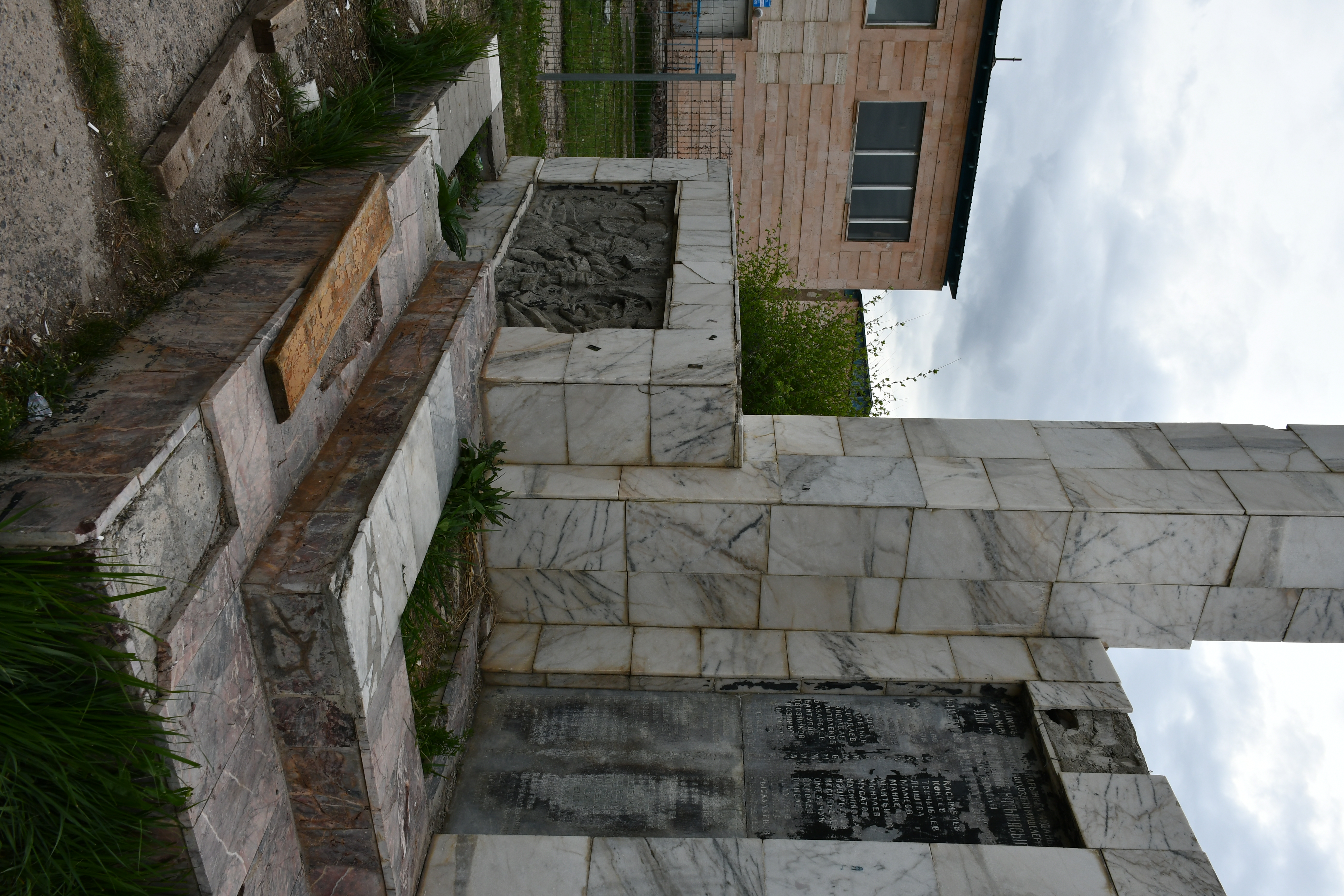 Ұлы Отан соғысында қаза болған жауынгерлерге және қатысушыларға арналған обелиск - Текес ауылы